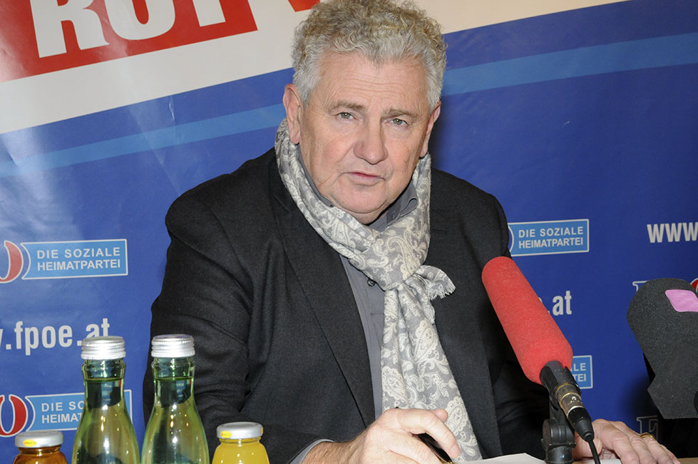 O euro-deputado Andreas Mölzer, do Partido da Liberdade, de extrema direita, na Áustria
