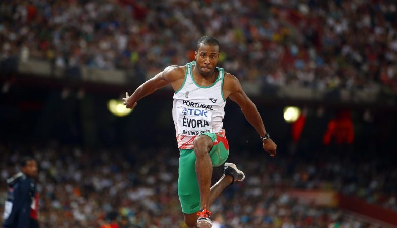 Nelson Évora, medalha de bronze no triplo salto nos Mundiais de Atletismo de Pequim