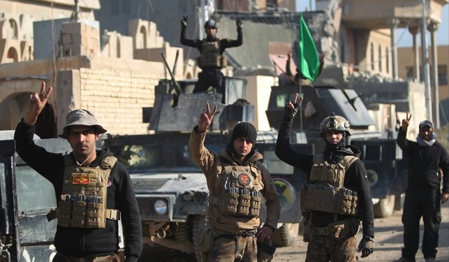 Forças iraquianas comemoram a vitória sobre o DAESH em Anbar