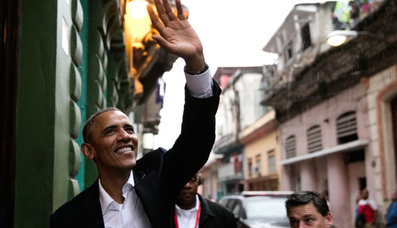O presidente Barack Obama à entrada de um restaurante em Havana antiga, Cuba, 20 de Março de 2016