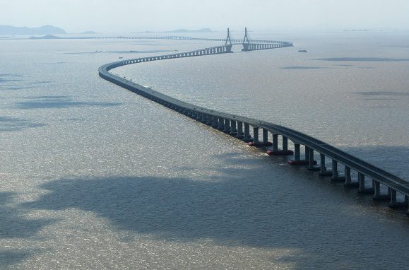 A ponte ferroviária Danyang-Kunshan, com os seus  164,8km, é considerada a ponte mais extensa do mundo. Para já.