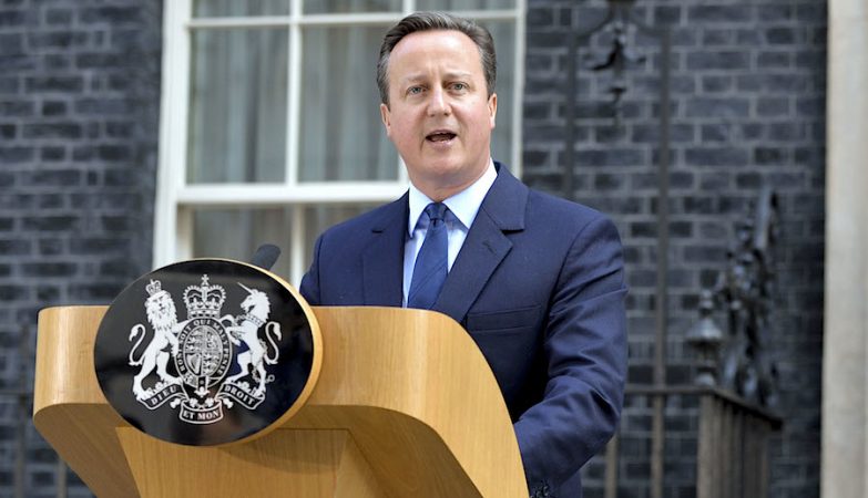 O primeiro-ministro britânico, David Cameron, anuncia a saída da UE.
