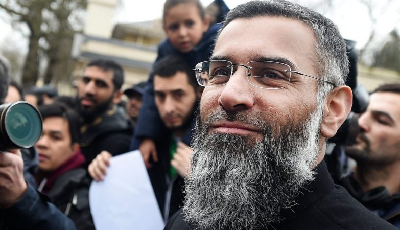 O clérigo britânico Anjem Choudary foi considerado culpado de apoiar o Estado Islâmico