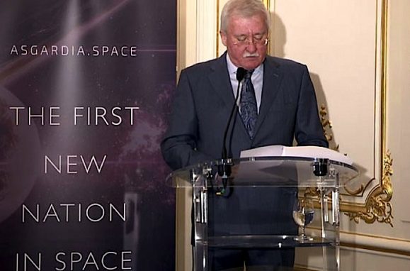 O conceituado cientista e empresário russo Igor Ashurbeyli, fundador do Centro Internacional de Pesquisa Aeroespacial, anuncia a criação de Asgardia, o novo estado-nação no espaço