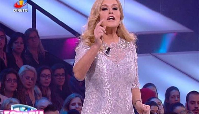 Teresa Guilherme a apresentar o reality show da TVI "casa dos Segredos"