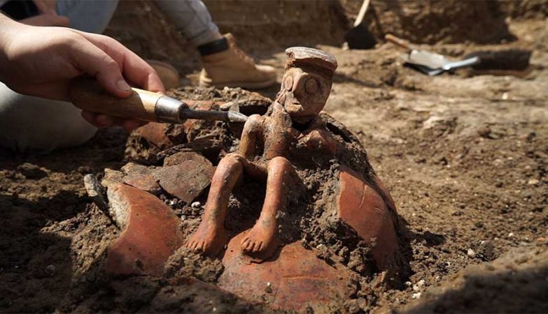 Estátua rara de "pensador" com 4 mil anos encontrada em Israel. 