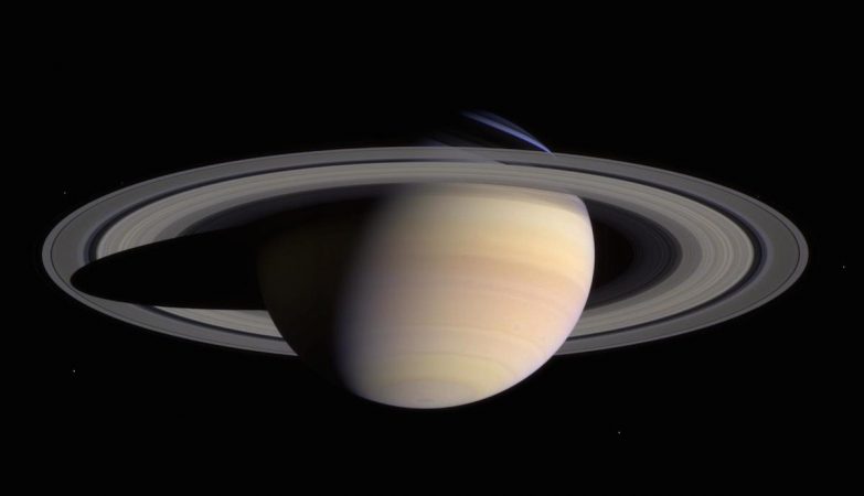 Imagem dos anéis de Saturno, pela sonda Cassini