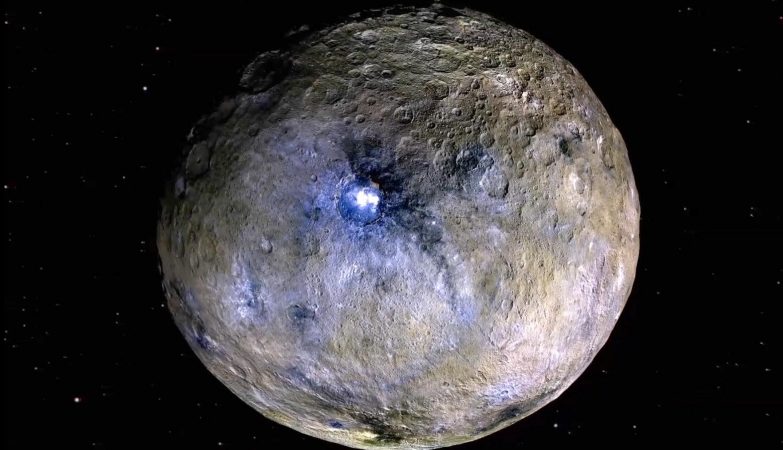 Ceres é um planeta anão localizado no cinturão de asteroides entre Marte e Júpiter.