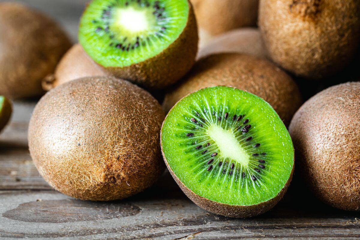 Devemos comer a pele do kiwi? - ZAP Notícias