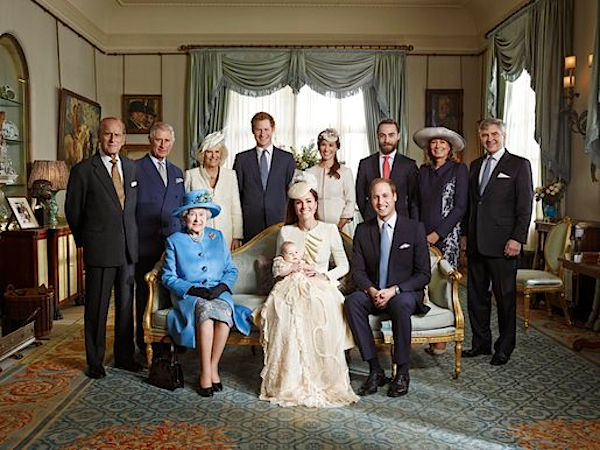 Família Real Britânica: Rainha Isabel II de Inglaterra com os 3 herdeiros