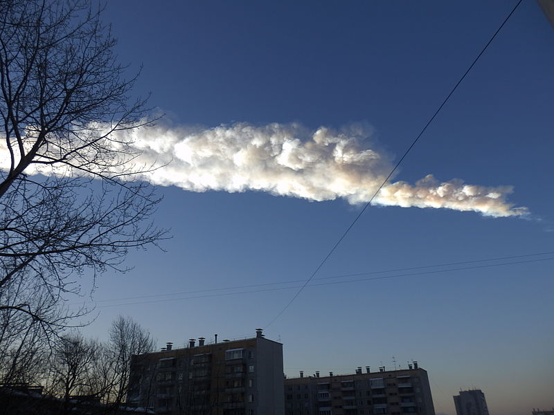 Rasto do meteorito que caiu em Chelyabinsk, 3 minutos após a explosão (foto: Uragan TT / wikimedia)