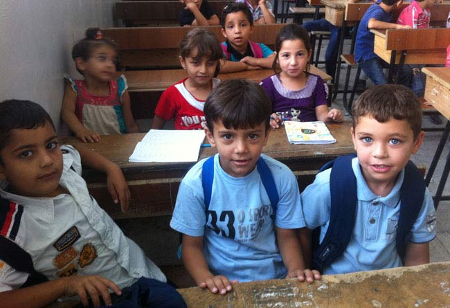 Crianças numa escola em Dara’a, na Síria