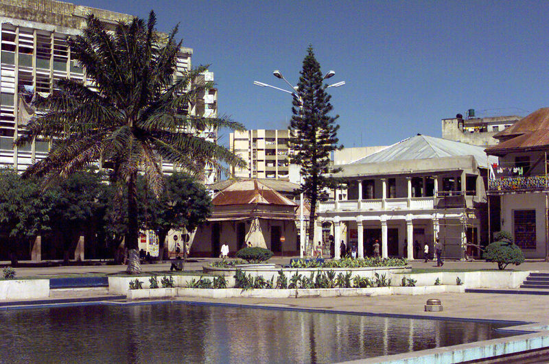 Centro da cidade da Beira, no norte de Moçambique, em 2000 (foto: Robert Talenti / USAF