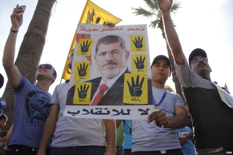 Apoiantes do ex-presidente do Egipto,  Mohamed Morsi