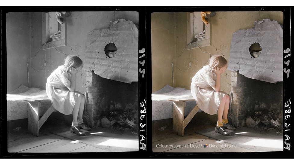 Rapariga amarela (foto a preto e branco de Dorothea Lange, cortesia da Biblioteca do Congresso dos EUA / foto colorida de Jordan J. Lloyd / Dynamichrome). 