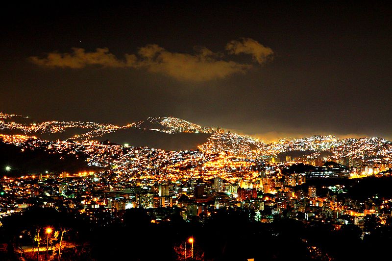A capital da Venezuela, Caracas, numa noite normal