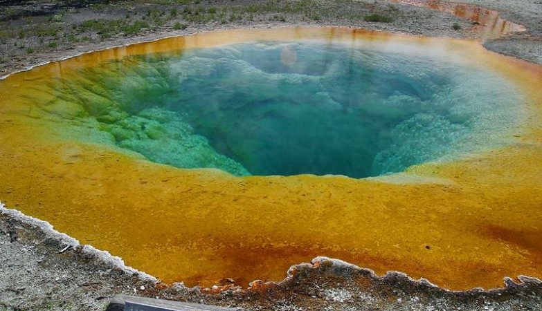 A lagoa de Morning Glory, no Parque Nacional de Yellowstone, EUA. Erupções de água quente à superfície são indícios da enorme câmara de magma no subsolo