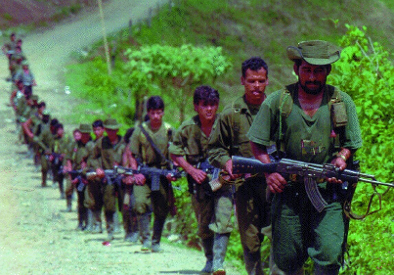 Coluna de guerrilheiros das FARC