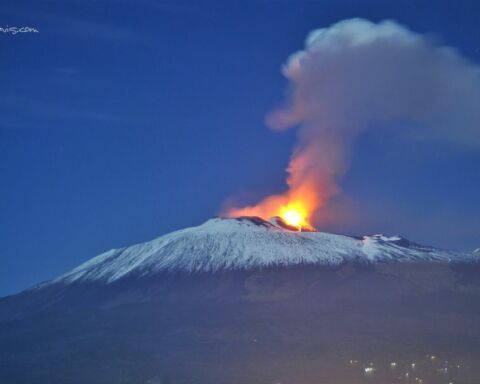 Vulcão Etna em erupção