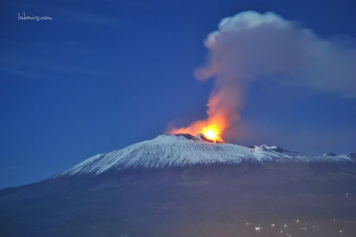 Vulcão Etna em erupção