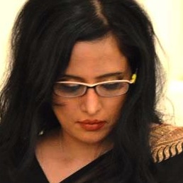 A jornalista paquistanesa Mehr Tarar