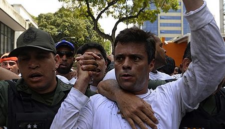 Leopoldo López Mendoza, líder da oposição, Leopoldo López, detido há um ano numa cadeia militar, na altura em que se entregava às autoridades