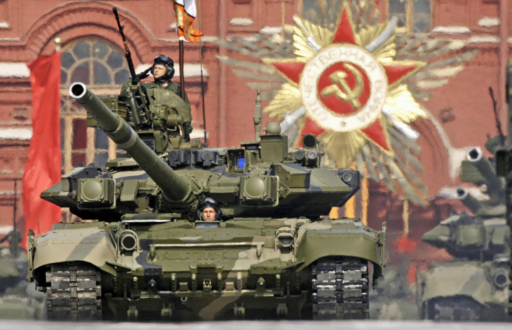 Tanque blindado russo T-90 na Praça Vermelha