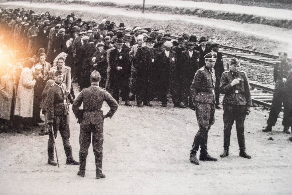 Prisioneiros no campo de Auschwitz
