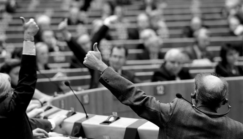 Eurodeputados durante uma votação no Parlamento Europeu