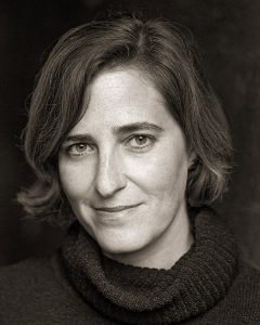A escritora Sarah Dry