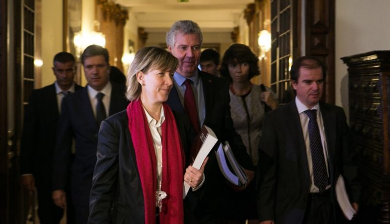 A ministra das Finanças, Maria Luís Albuquerque, e o ministro dos Assuntos Parlamentares, Luís Marques Guedes, com os secretários de estado Paulo Núncio e Hélder Rosalino