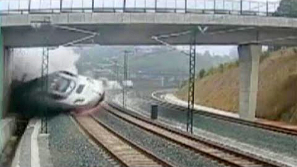 Descarrilamento do comboio de alta velocidade perto de Santiago Compostela, em julho de 2013