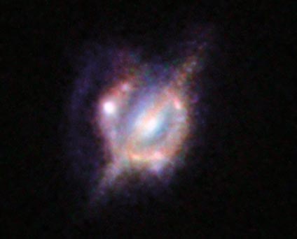 A imagem da colisão das galáxias foi obtida usando a galáxia H-ATLAS J142935.3-002836, que fez um "efeito de lupa"