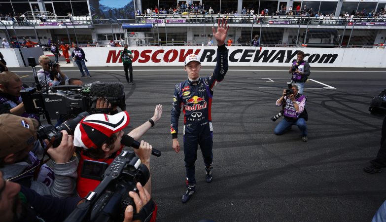 O piloto russo Daniil Kvyat sucede a Vettel na Red Bull