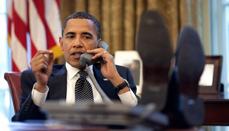 Presidente Barack Obama ao telefone na Casa Branca