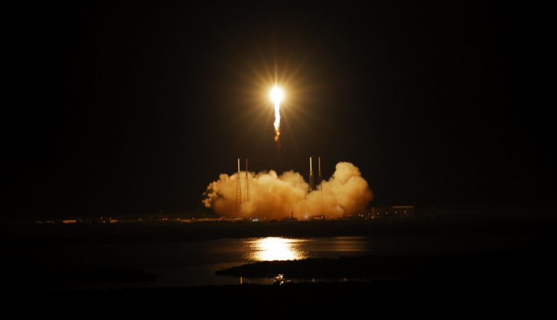 Lançamento de uma nave Dragon num foguetão Falcon da SpaceX