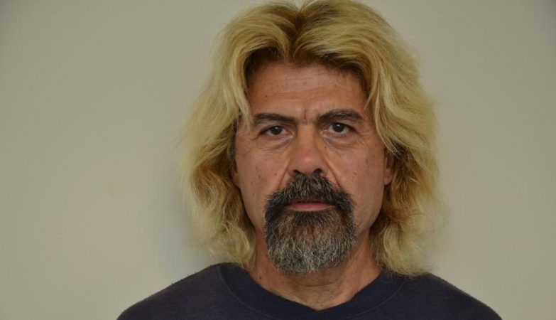 Christodoulos Xiros sob custódia da polícia grega em 2015