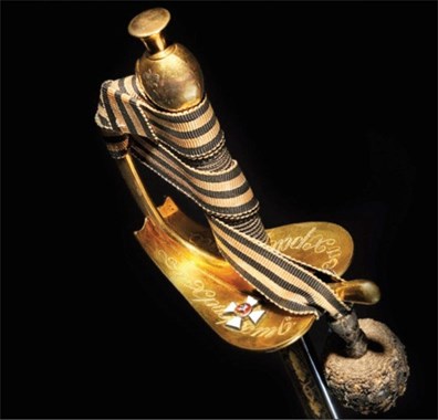 A espada de Alexandre III, em filigrana de prata com o punho em latão dourado
