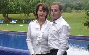 Ingrid Jeanne Sartiau, com o alegado meio-irmão Alberto Sola Jimenez