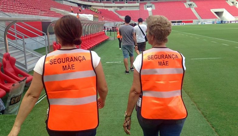 Security Moms: mães de membros da claque do Recife fazem segurança
