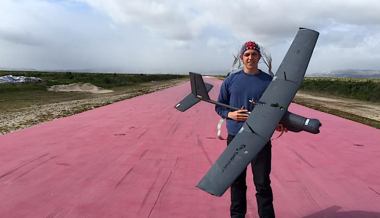 Nuno Loureiro, o piloto da Tekever que controla drones com o cérebro usando uma touca de eléctrodos na cabeça 