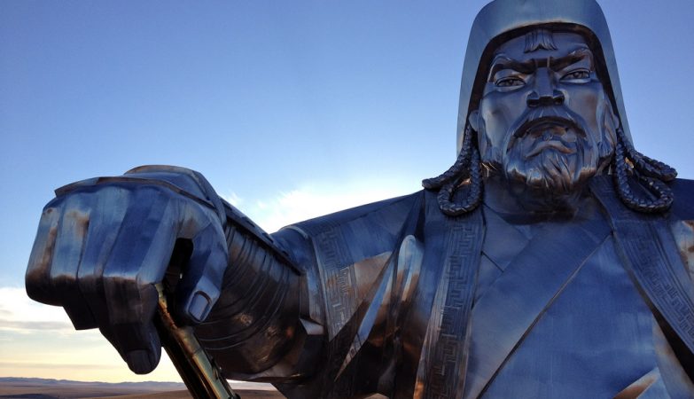 Estátua de o imperador mongol Genghis Khan