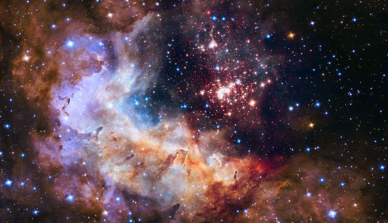 A imagem comemorativa do 25º aniversário do Telescópio Hubble foi o "fogo de artifício celeste" do aglomerado de estrelas Westerlund 2