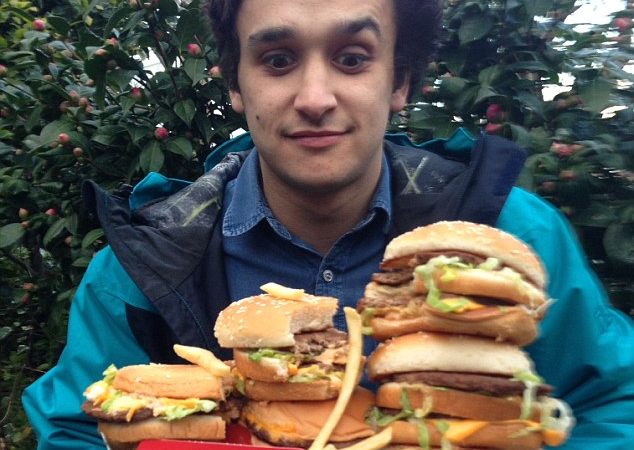 Tom Spector, filho do autor do estudo, passou 10 dias a comer apenas comida fast-food,