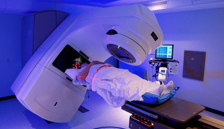 Terapia de radiação para o cancro da próstata numa unidade hospitalar
