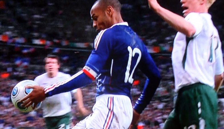 Mão na bola de Thierry Henry no França-R. Irlanda (1-1) de 19 de Novembro de 2009