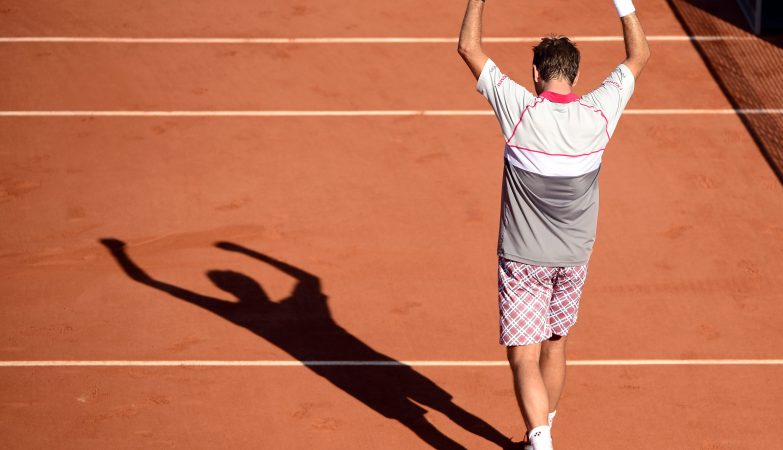 O tenista suíço Stan Wawrinka celebra a vitória do torneio Roland Garros, depois de bater o sérvio Novak Djokovic