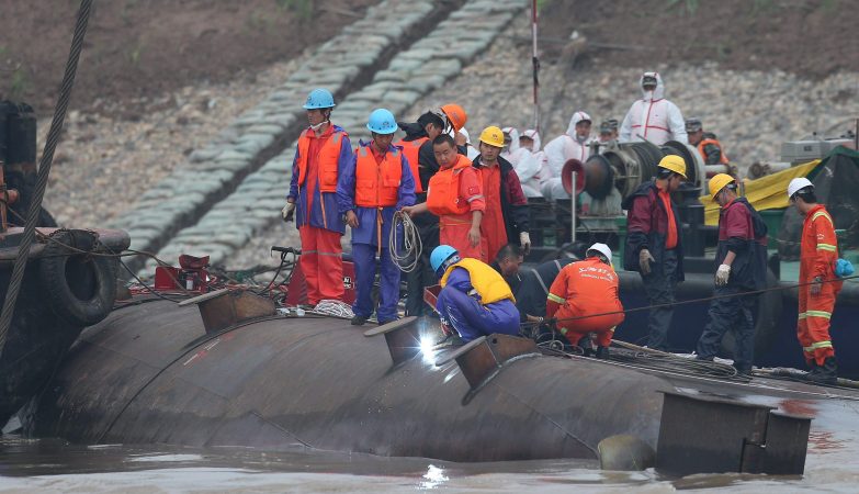 Mais de 340 pessoas ainda estão desaparecidas depois do naufrágio de um navio de turismo que cruzava o rio Yangtze, na China. Das 456 pessoas que seguiam na embarcação, 65 mortes já foram confirmadas