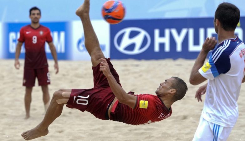 Belchior em acção mna final do Mundial de futebol de praia entre Portugal e o Taiti