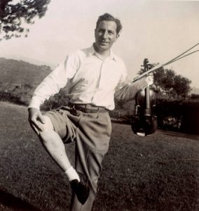 Roman Totenberg, dono do violino roubado, com o Stradivarius na década de 50 